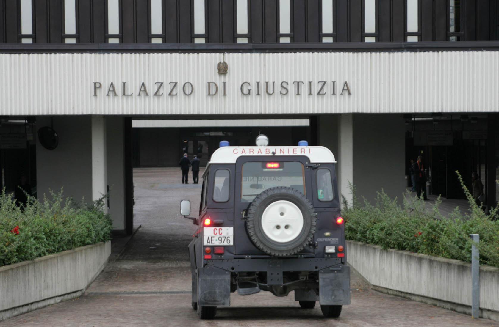 In tribunale con un coltello, denunciato un 40enne