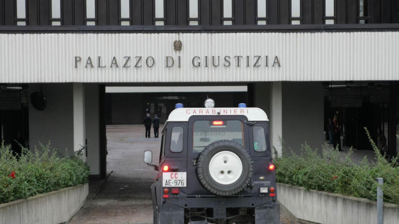 In tribunale con un coltello, denunciato un 40enne