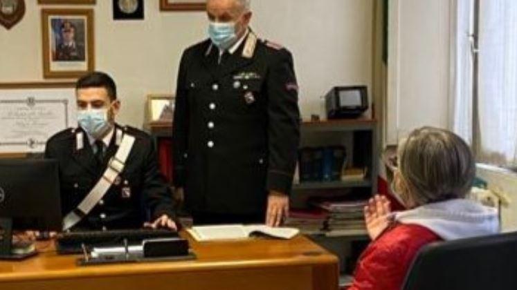 Ferrara, anziana derubata con la tecnica dell'abbraccio