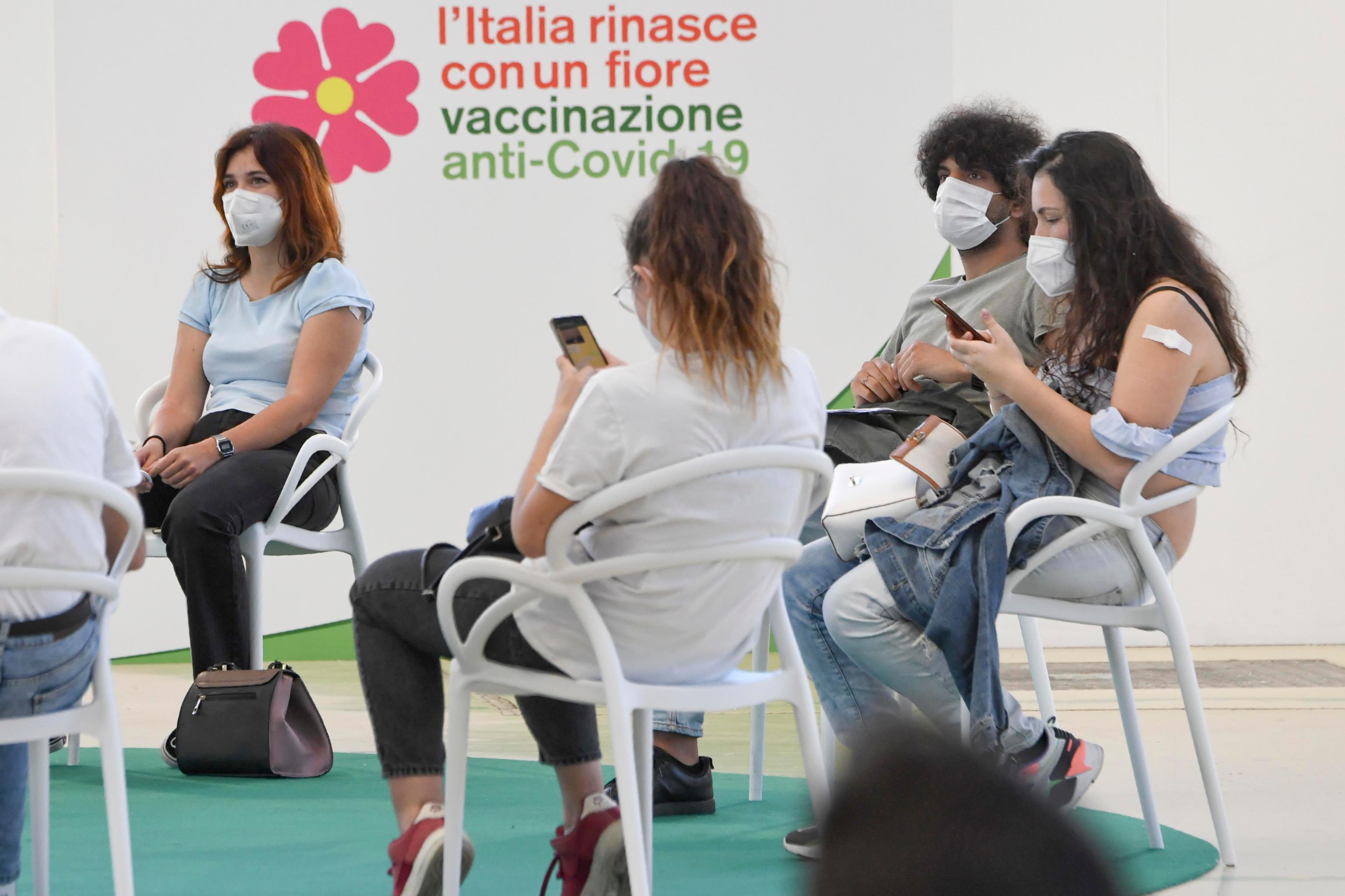 Vaccini, dal 4 giugno al via in Sardegna l'immunizzazione di massa