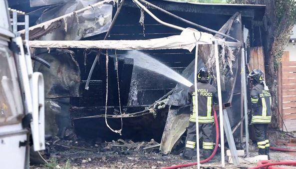 Renazzo, magazzino a fuoco: intervengono i vigili del fuoco