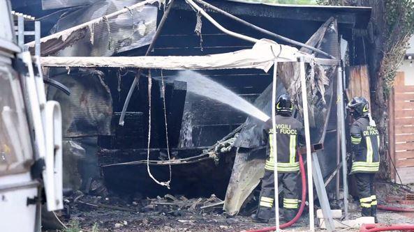 Renazzo, magazzino a fuoco: intervengono i vigili del fuoco