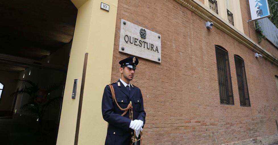 Picchiava la moglie per soldi Disposto l’allontanamento 