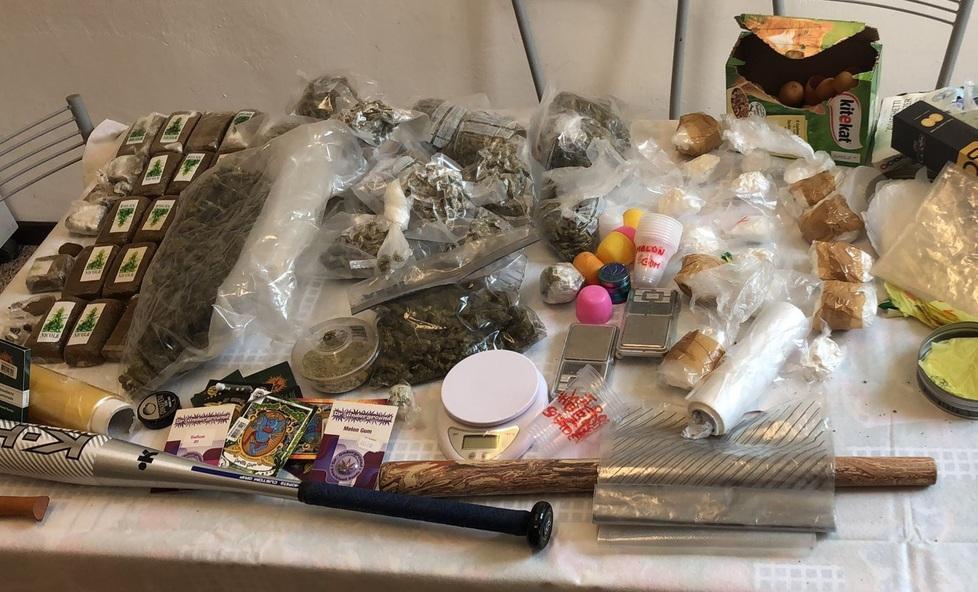 Il bazar della droga nel casolare Due arresti e sequestro record 