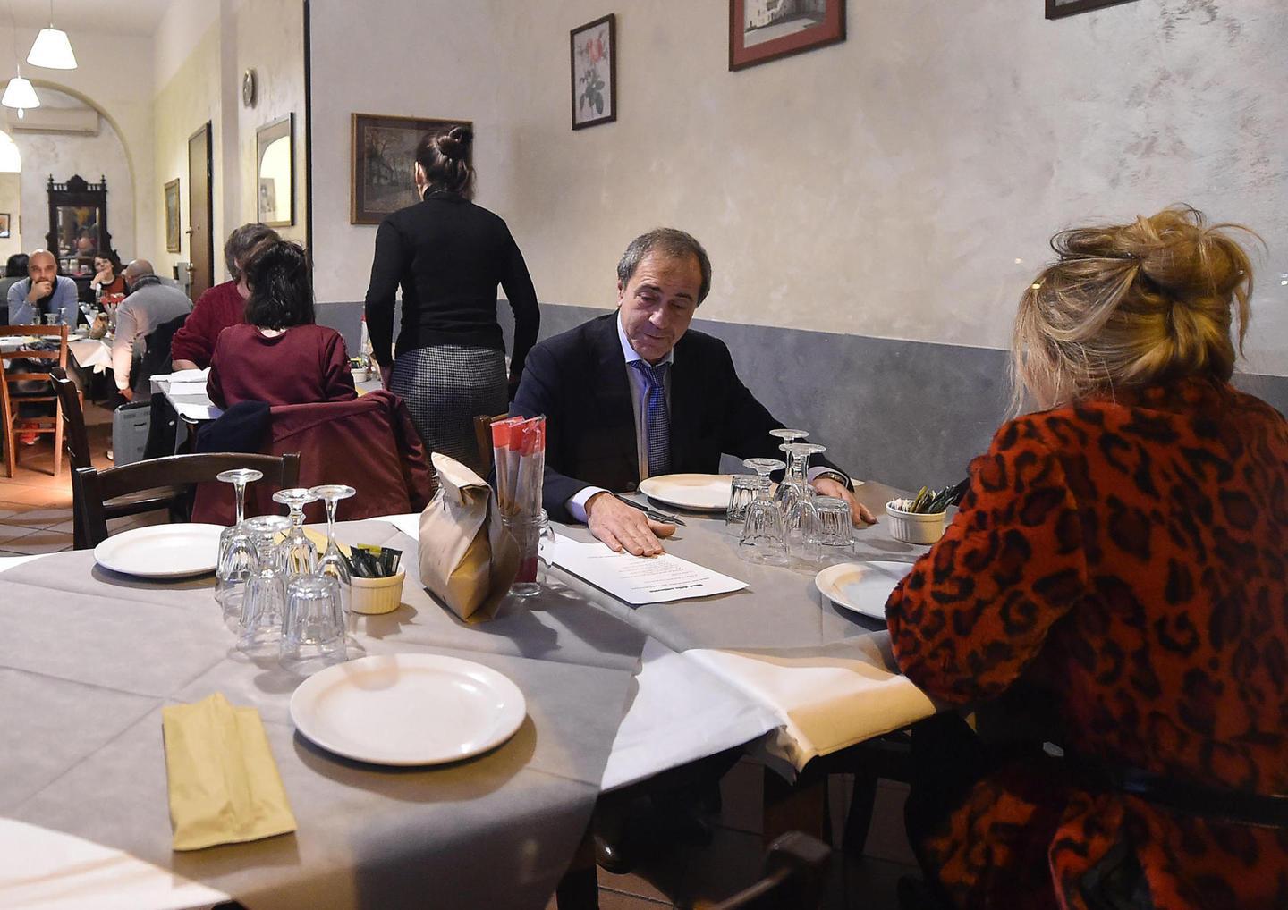 Al ristorante col metro: ecco i punti oscuri dell’ordinanza sarda 