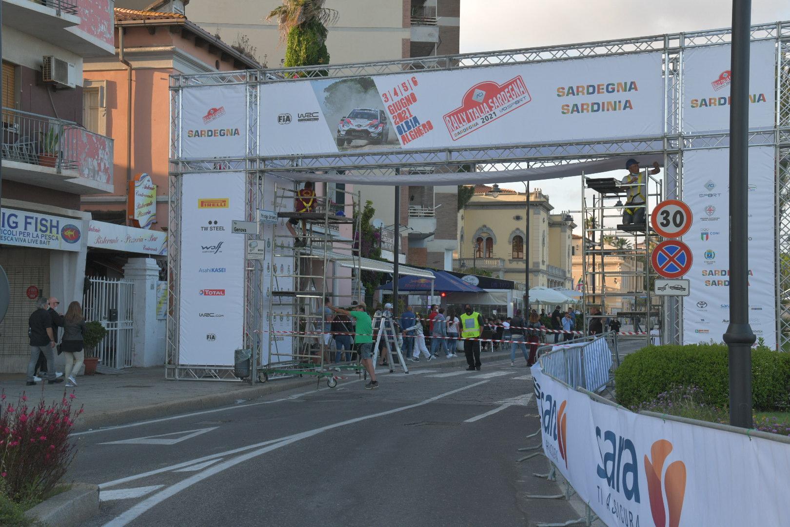 Olbia, il Rally accende i motori ma è caos traffico: vie chiuse e parcheggi col contagocce
