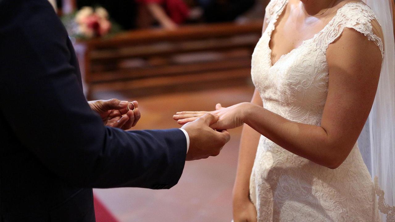 Vaccino per mille promessi sposi e si va avanti con gli over 30