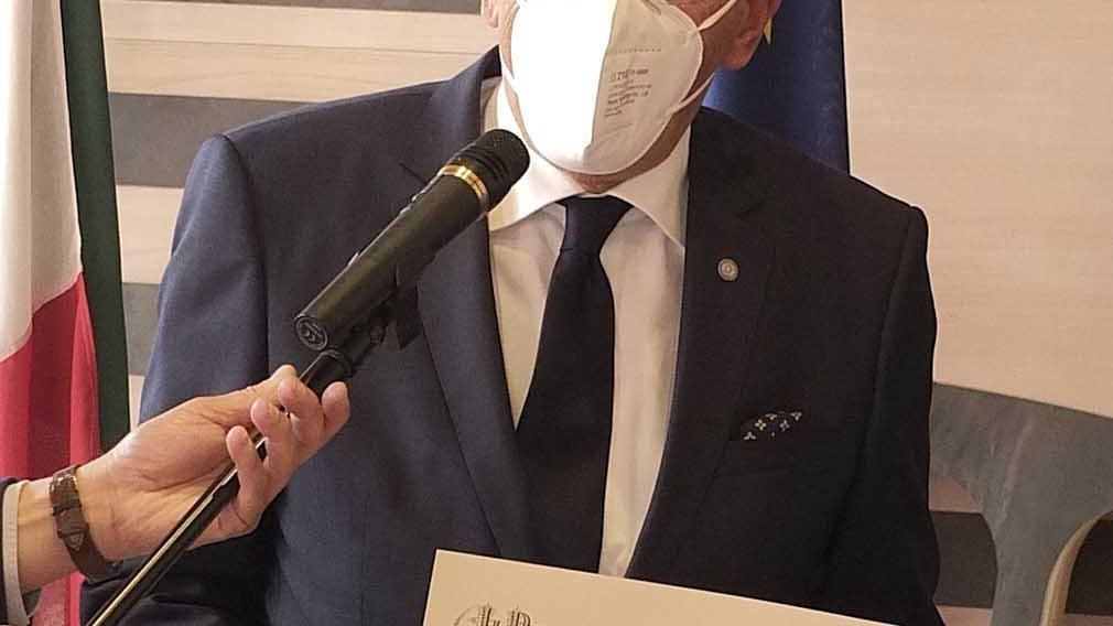 Il prof. Menichetti premiato