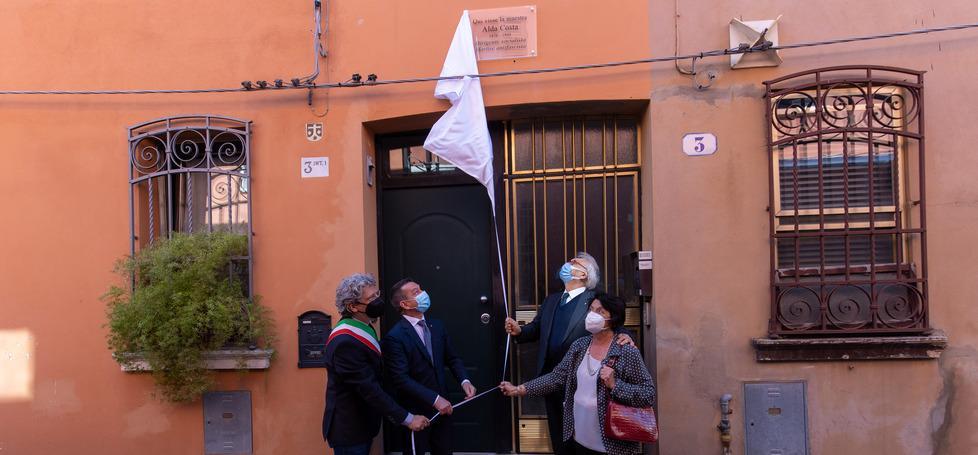 Bianchi: «Scuola anche d’estate. Bene i vaccini, in classe a settembre» 