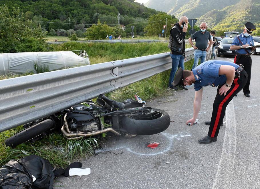 Scontro tra moto: quattro feriti 