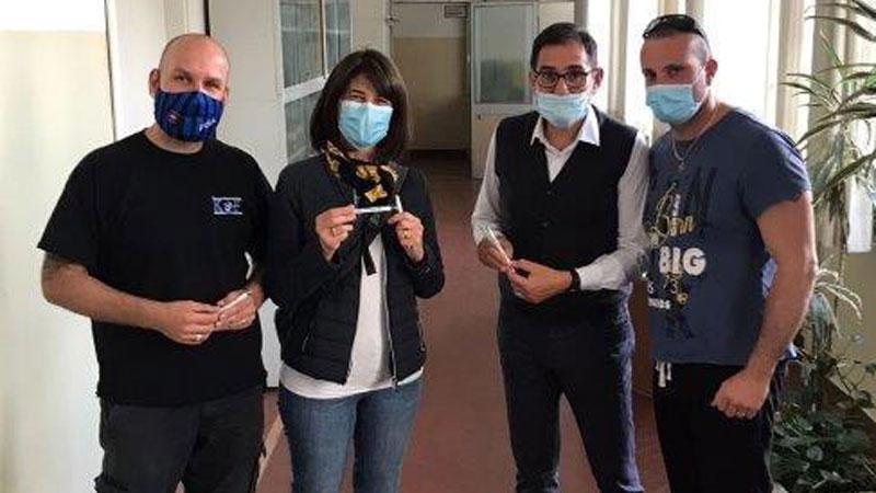 Da sinistra Fabio Grasci Puccini, la caposala Laura Bonacchi, il primario Diego Peroni e Giacomo Di Sacco