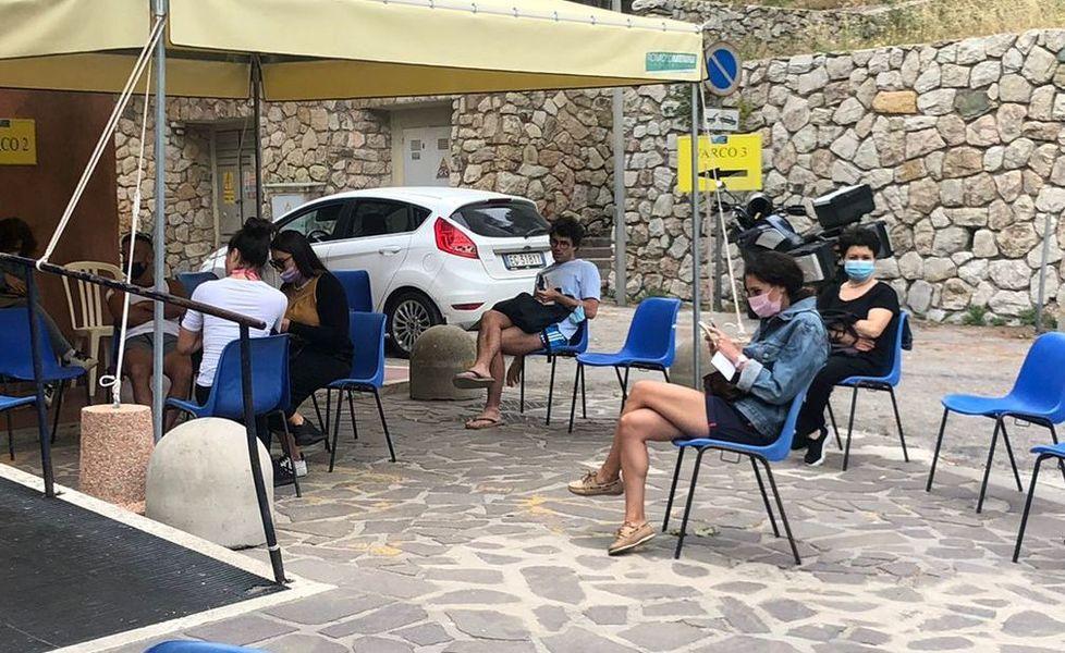 Ragazzi, lavoratori e non residenti In un giorno 1.104 vaccinati all’Elba 