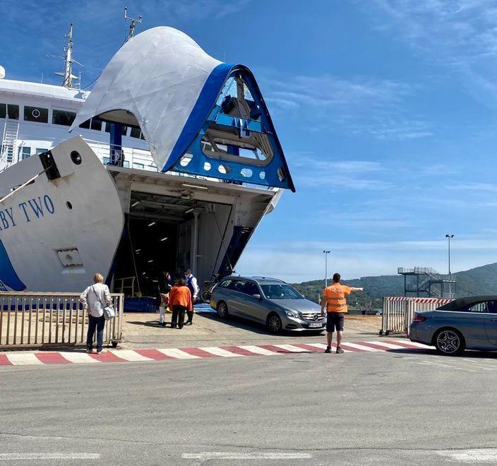 «Abolire il limite del 50% di passeggeri nei traghetti»