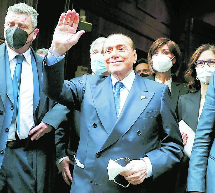 Berlusconi: «Per Roma e Milano no a mestieranti della politica»