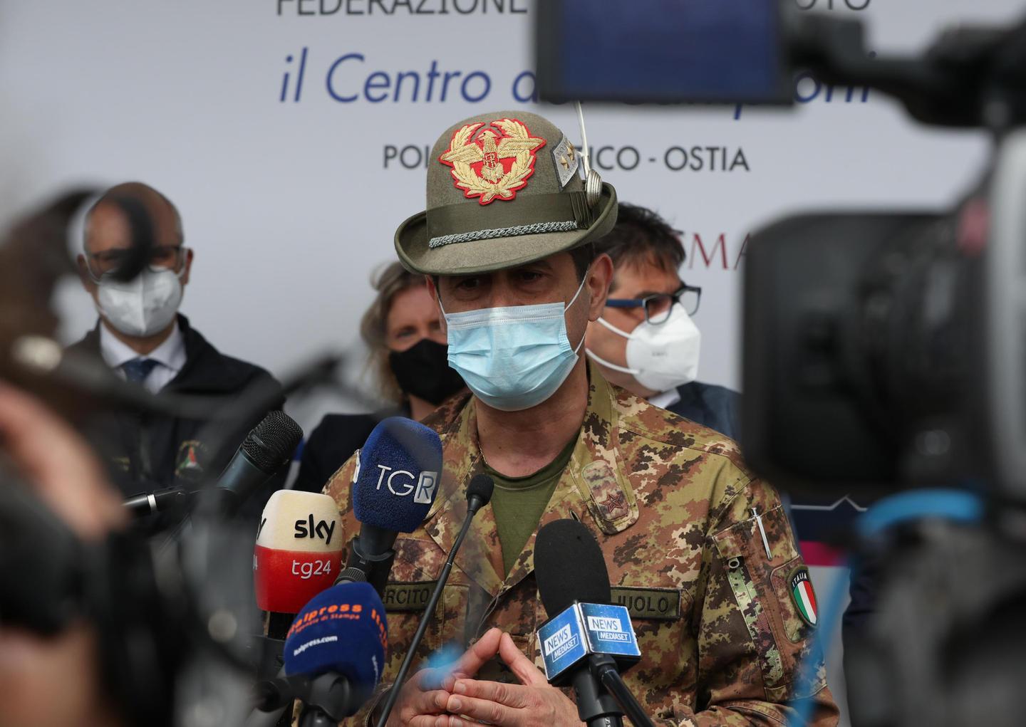Vaccini: anche in Sardegna si parte coi giovani, ma non dai maturandi 