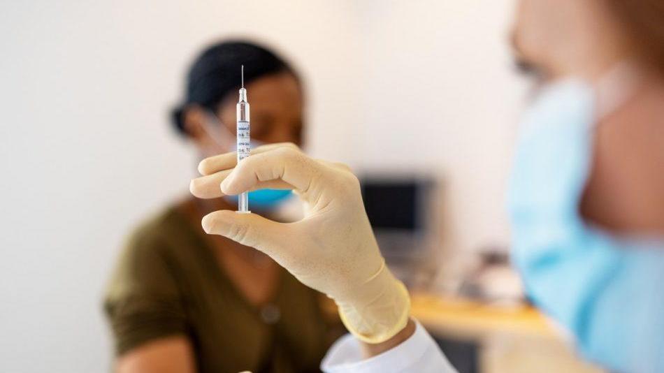 Vaccini in Toscana, via alle somministrazioni nelle aziende: primi tre casi