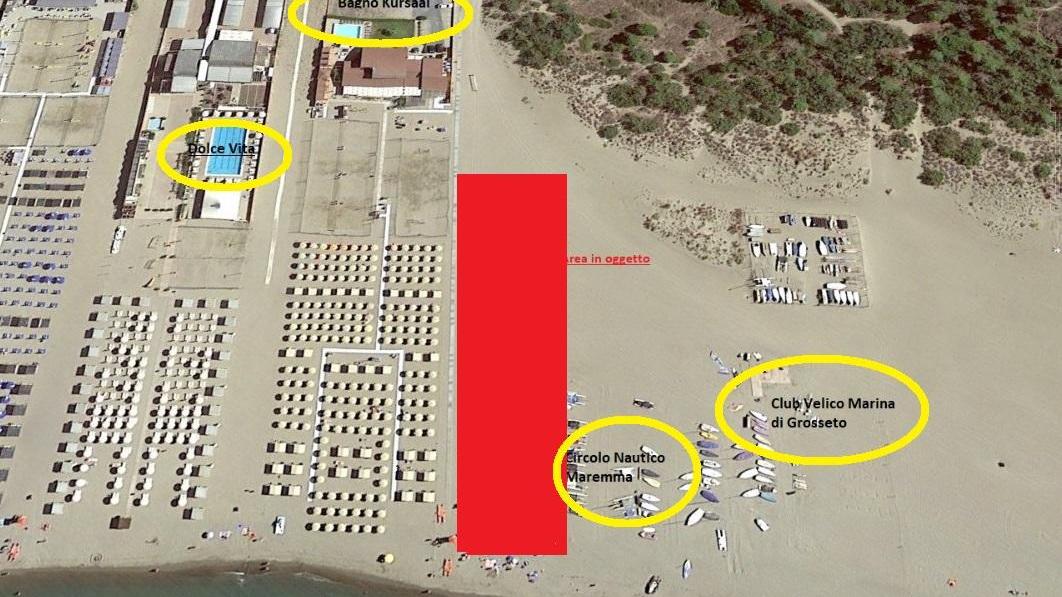 In rosso, il tratto di arenile che verrà concesso mediante un bando di gara