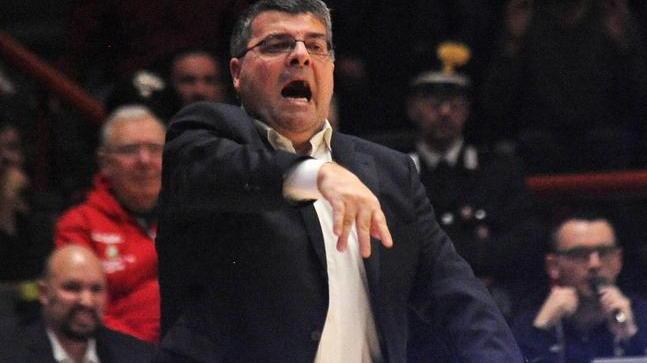 Ramagli votato miglior coach dell’A2: «Il rilancio del basket a Livorno passa tutto dal derby»
