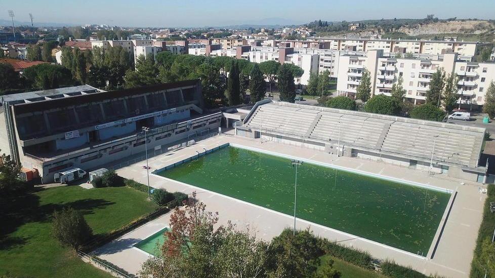Parte la mobilitazione per la piscina: manifestazione e firme alla Regione