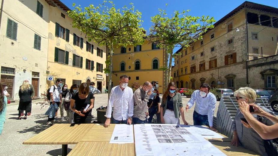 La presentazione del progetto ieri mattina in piazza San Bartolomeo (foto Nucci)
