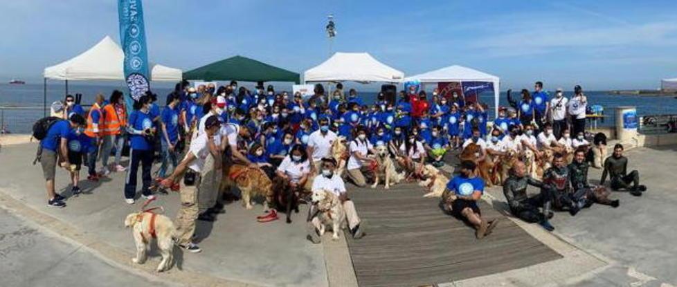 Grandi e piccini in campo via i rifiuti dalle spiagge e dal lungomare cittadino