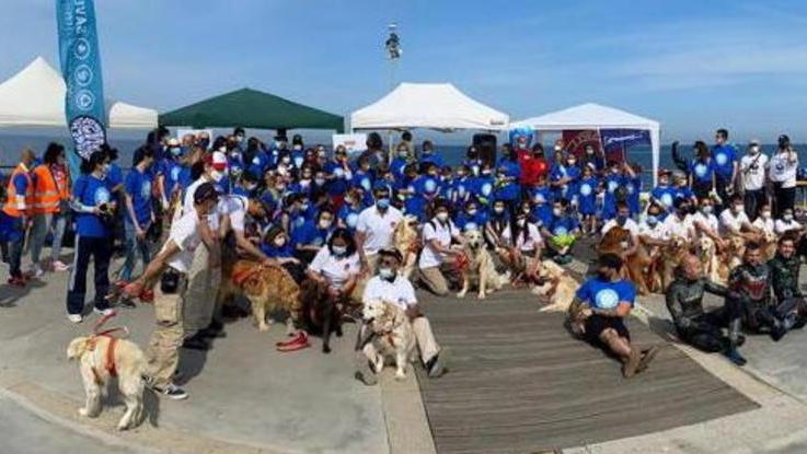 Grandi e piccini in campo via i rifiuti dalle spiagge e dal lungomare cittadino