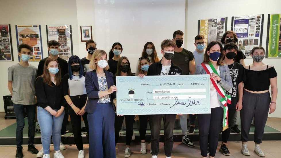 Contro le truffe agli anziani si mobilitano gli studenti L’invito: «Io non ci casco»