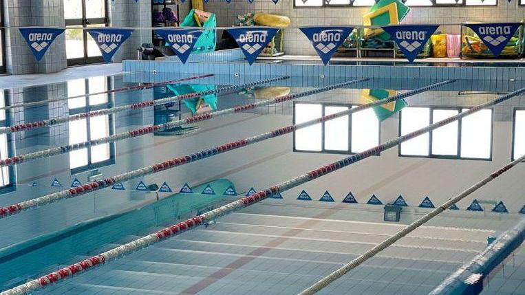 Tutti in piscina, si riparte
