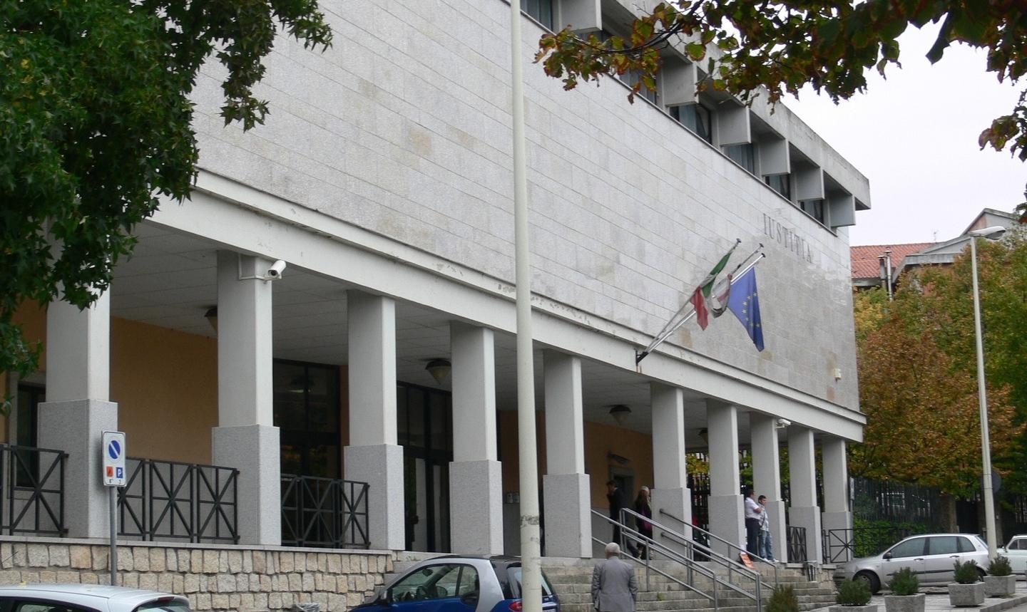 Olbia, morde la fidanzata che lo sta lasciando: assolto un 32enne 