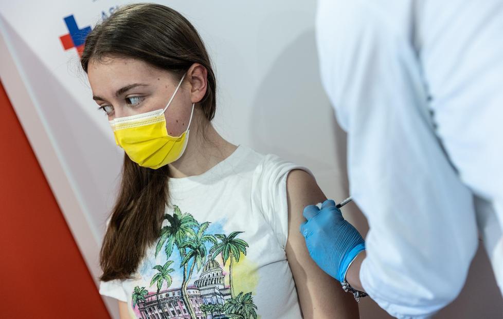 I pediatri sono pronti a scendere in campo: vaccini in ambulatorio per gli over 12