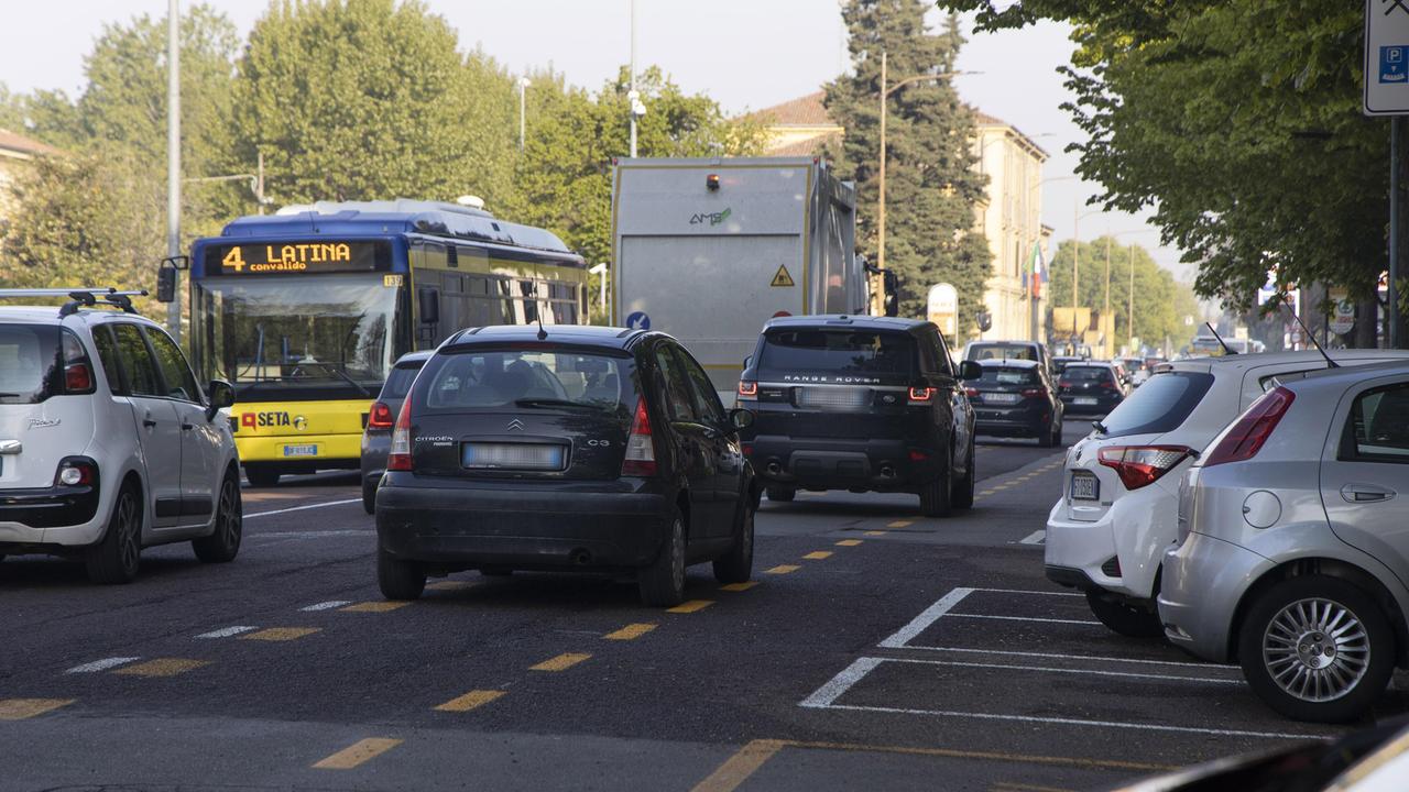 Modena. Il Comune dice addio alle ciclabili: «Tra dieci anni solo corsie riservate»