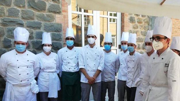 Alcuni degli studenti vincitori del premio “Olio in Cattedra” con la ricetta “Da Leonardo a Pescia”