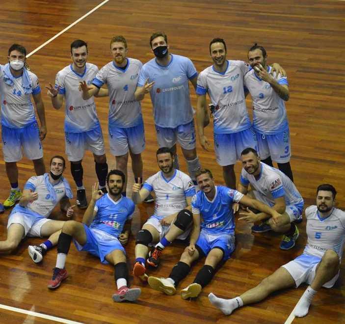 Un maxischermo fuori dal palasport per alimentare il sogno della serie A