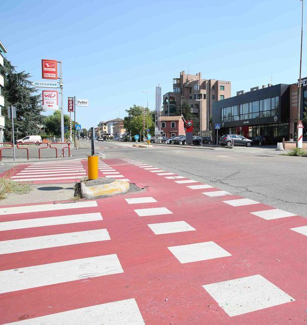Spazi pedonali e ciclabili Più vicini quartieri e ville divisi dalla via Emilia 