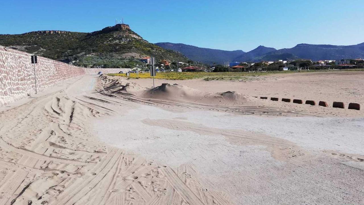 Bosa Marina rimozione della sabbia in eccesso 