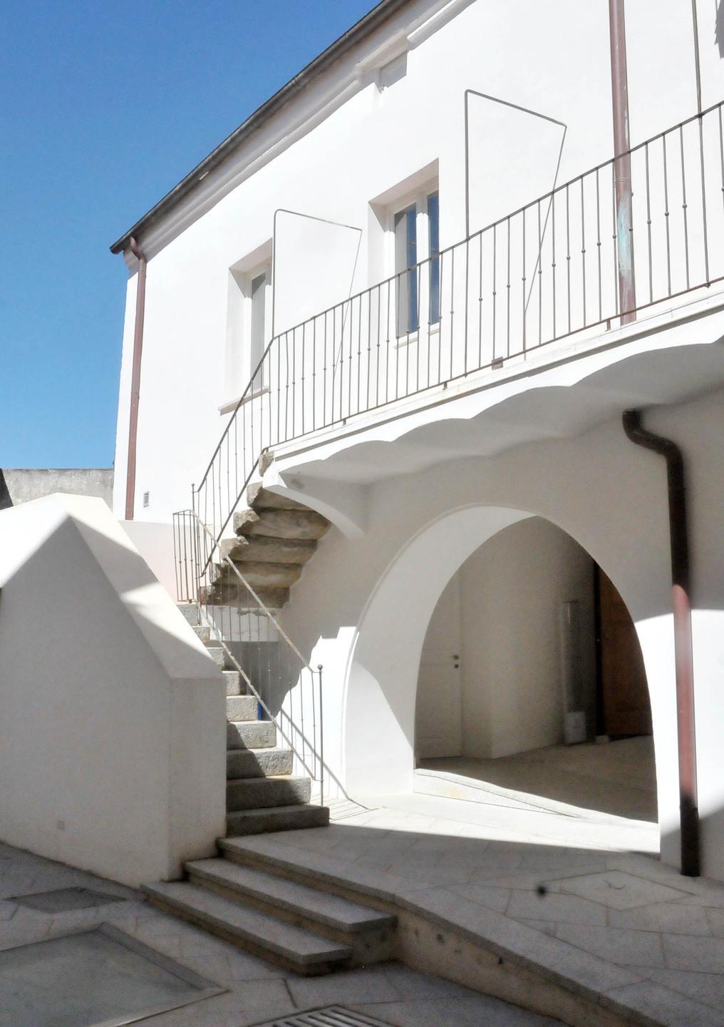 Bagarre su Casa Satta Psi e Fratelli d’Italia “bocciano” il Comune 