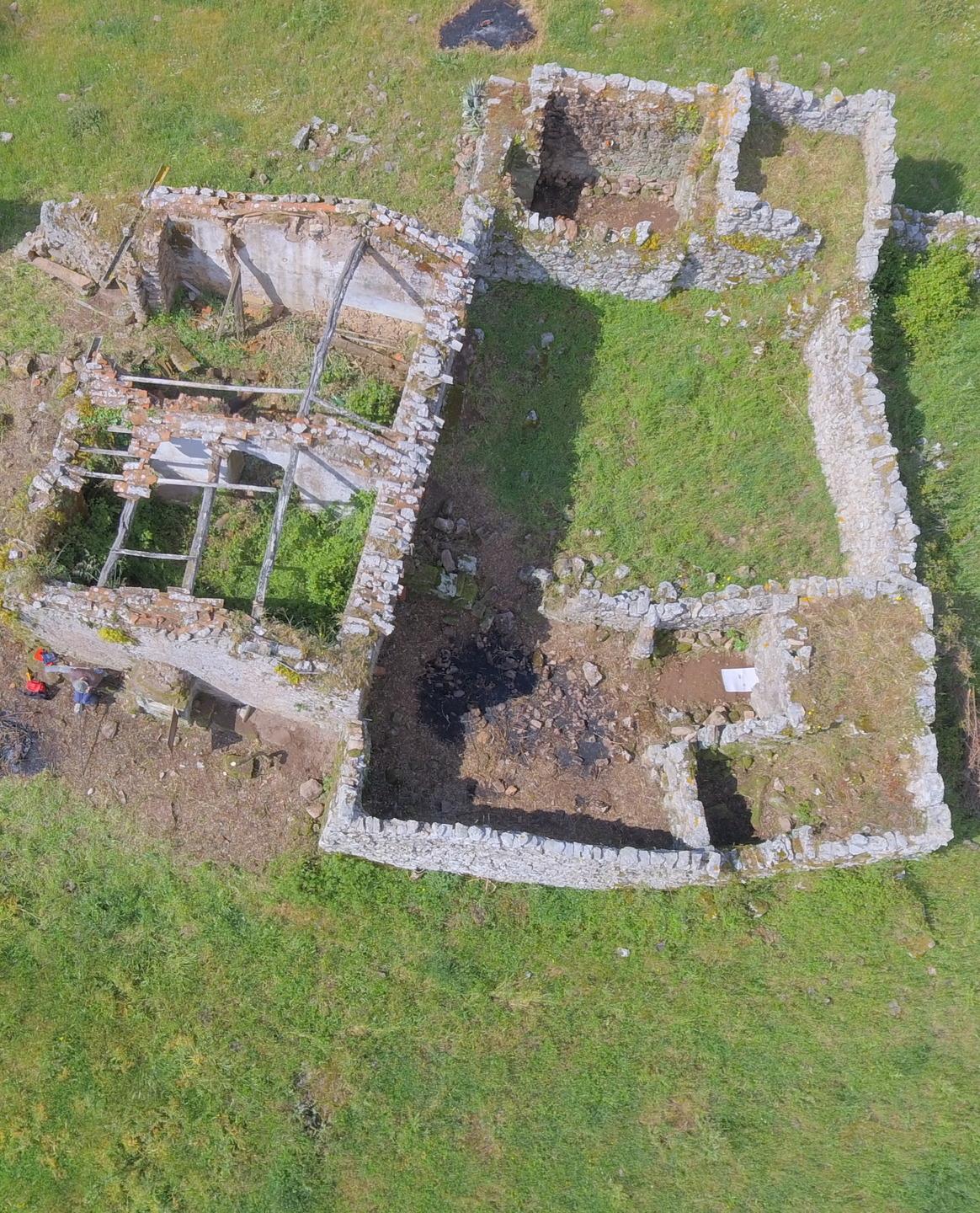Thiesi, misteri e leggende della fabbrica di frutta secca in una villa ottocentesca 