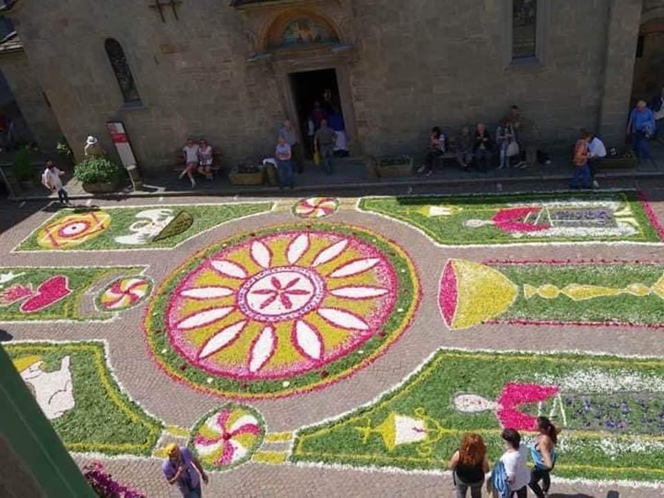 Fiumalbo e Pievepelago: Corpus Domini, festa con due infiorate tradizioni a confronto 