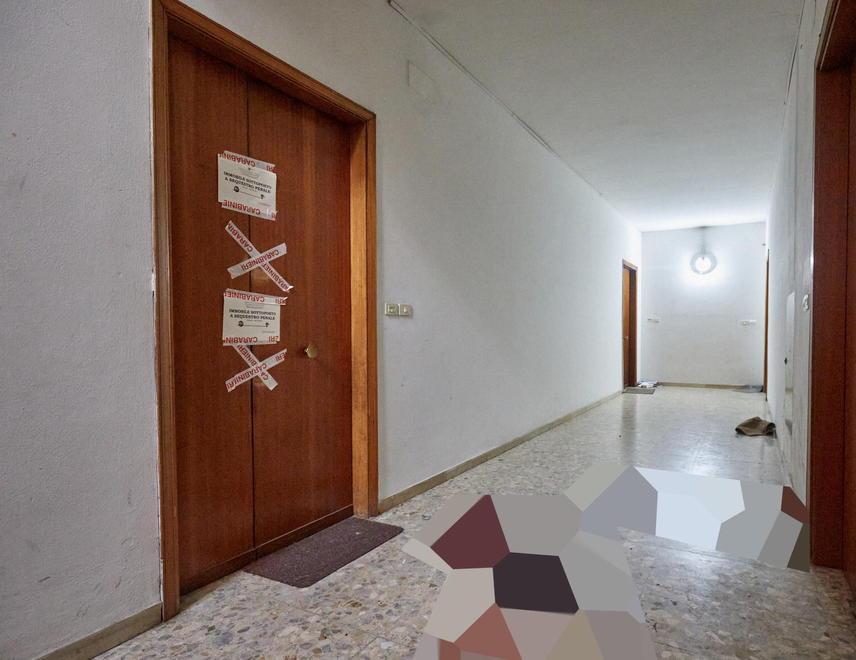 il pianerottolo dove è avvenuto l’omicidio-suicidio