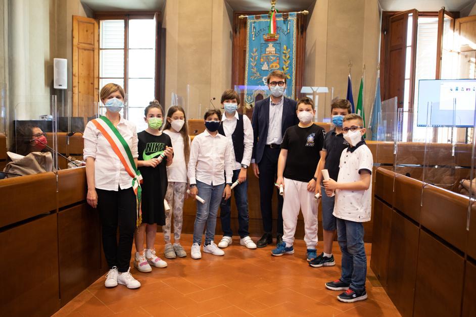 La premiazione degli alunni nella sala consiliare di Empoli