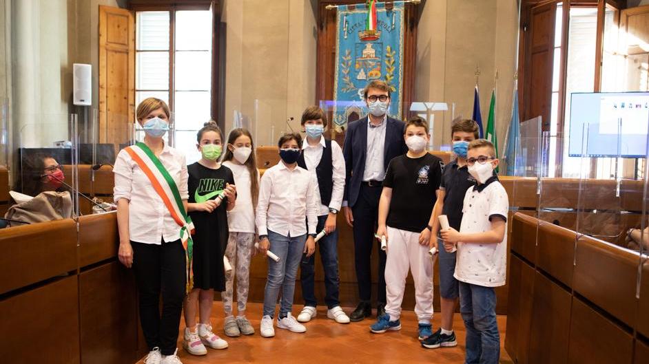 La premiazione degli alunni nella sala consiliare di Empoli
