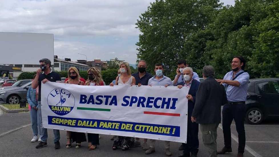 Lo striscione dei leghisti