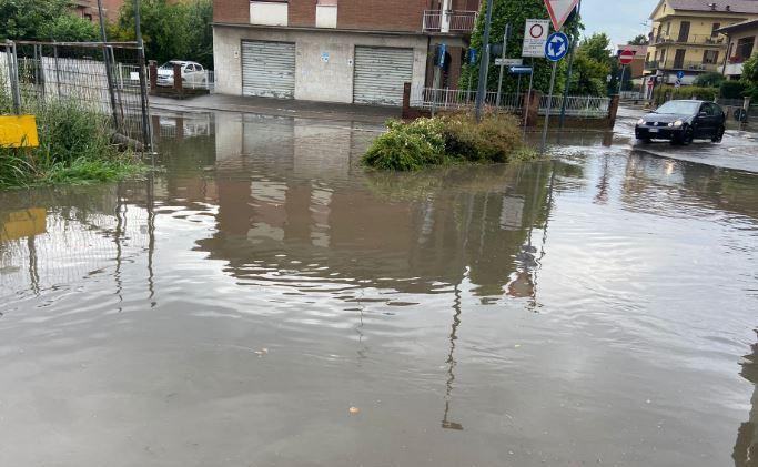 Sassuolo. Allagamenti per la pioggia in tutta la zona di via Mantova 