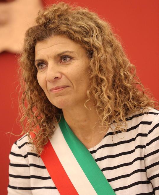 La sindaca De Caro vicina ai carabinieri aggrediti