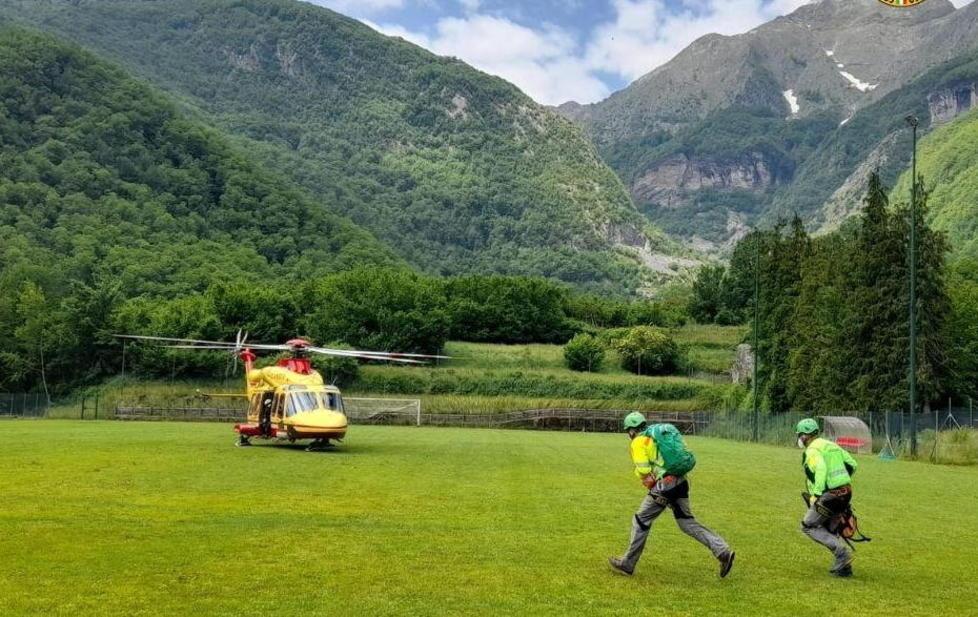 Precipita per cento metri nel canalone: è grave 