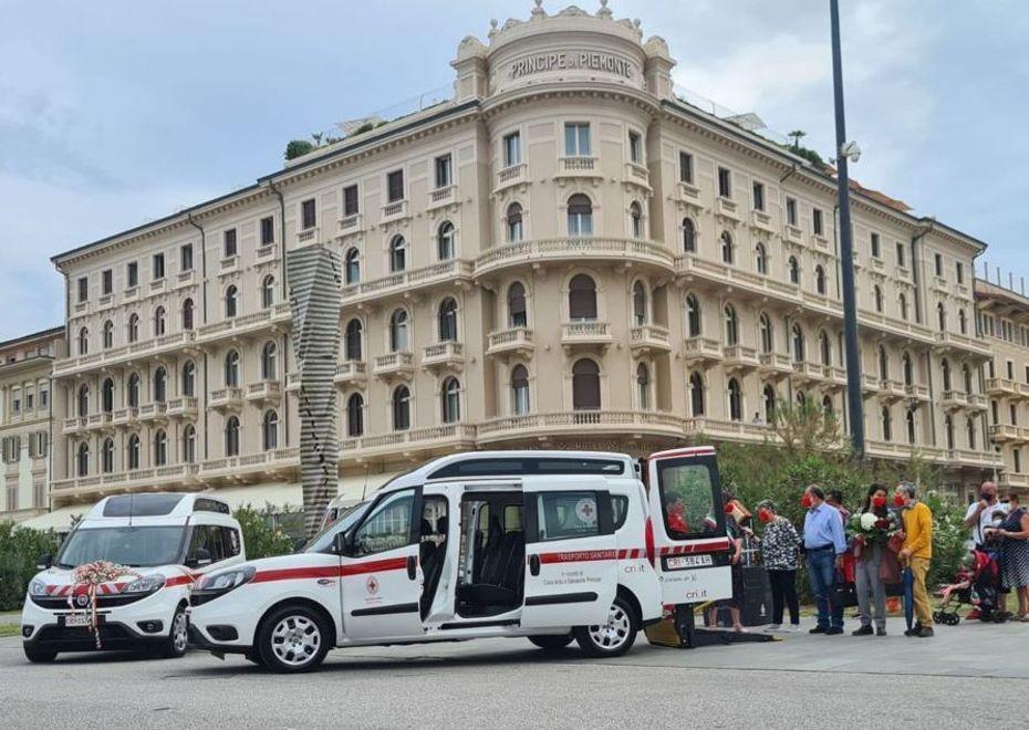 Nuovi mezzi per la Croce Rossa 