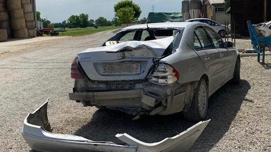 Si scontra con un’auto lungo via Razza Grave un motociclista
