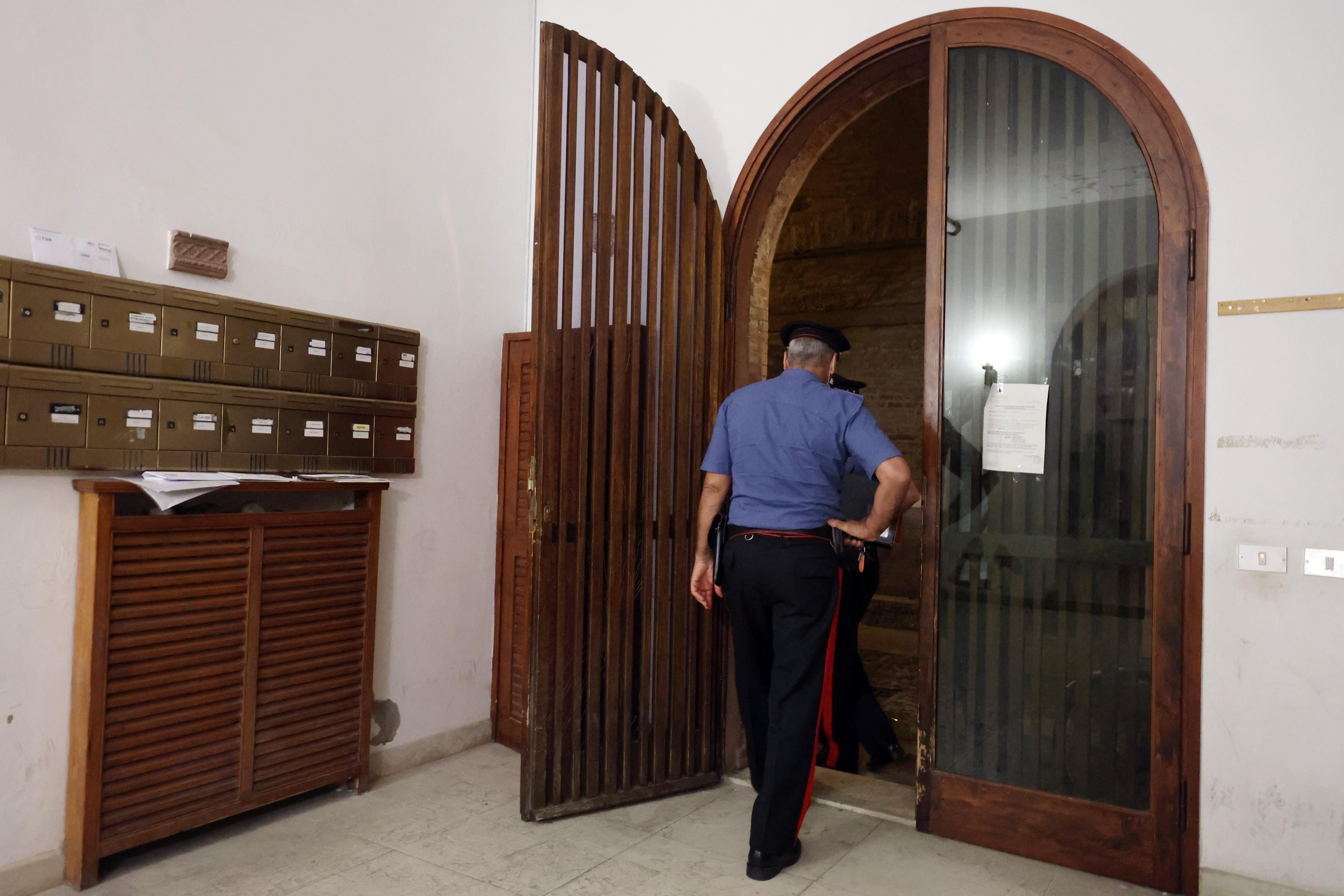 Ferrara. Viene accoltellato nell’androne di casa. Via alle indagini sulla banda di tunisini 