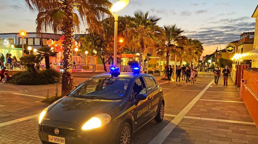 Controlli anti rissa di sera a Marina di Cecina: nel fine settimana movida promossa