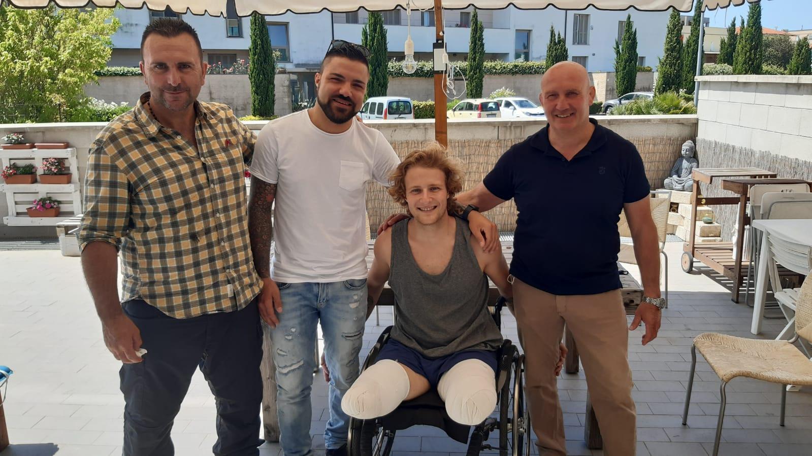 Christian con i suoi "angeli custodi"